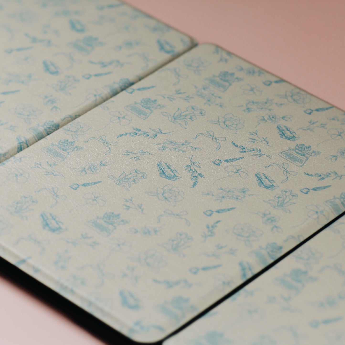 bleuvine • Kindle case