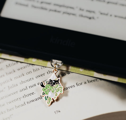 hanging plant cat • Charm