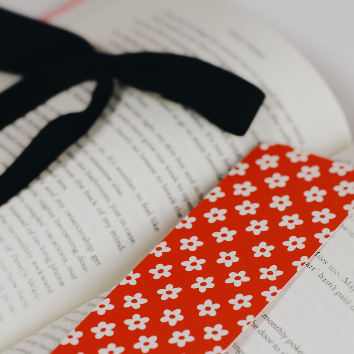 red daisies • Bookmark