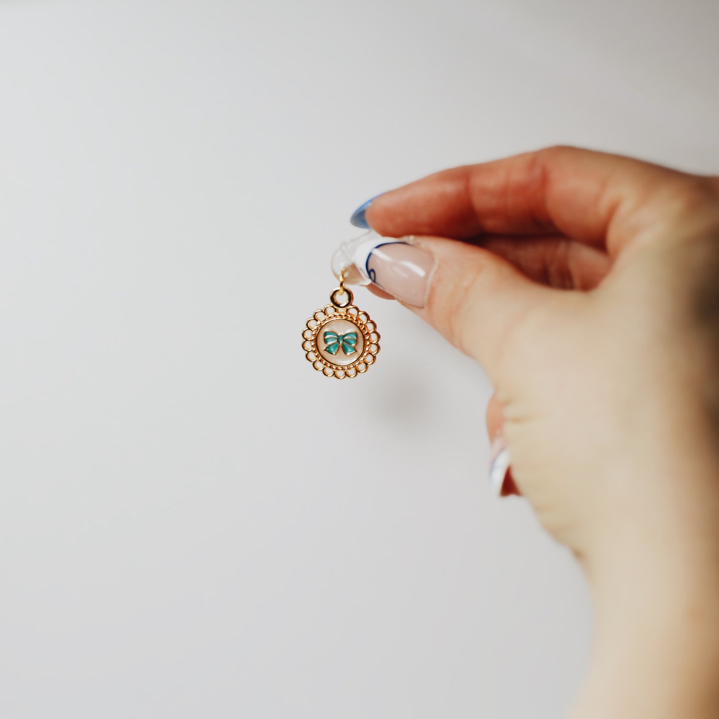 vintage bow • Charm