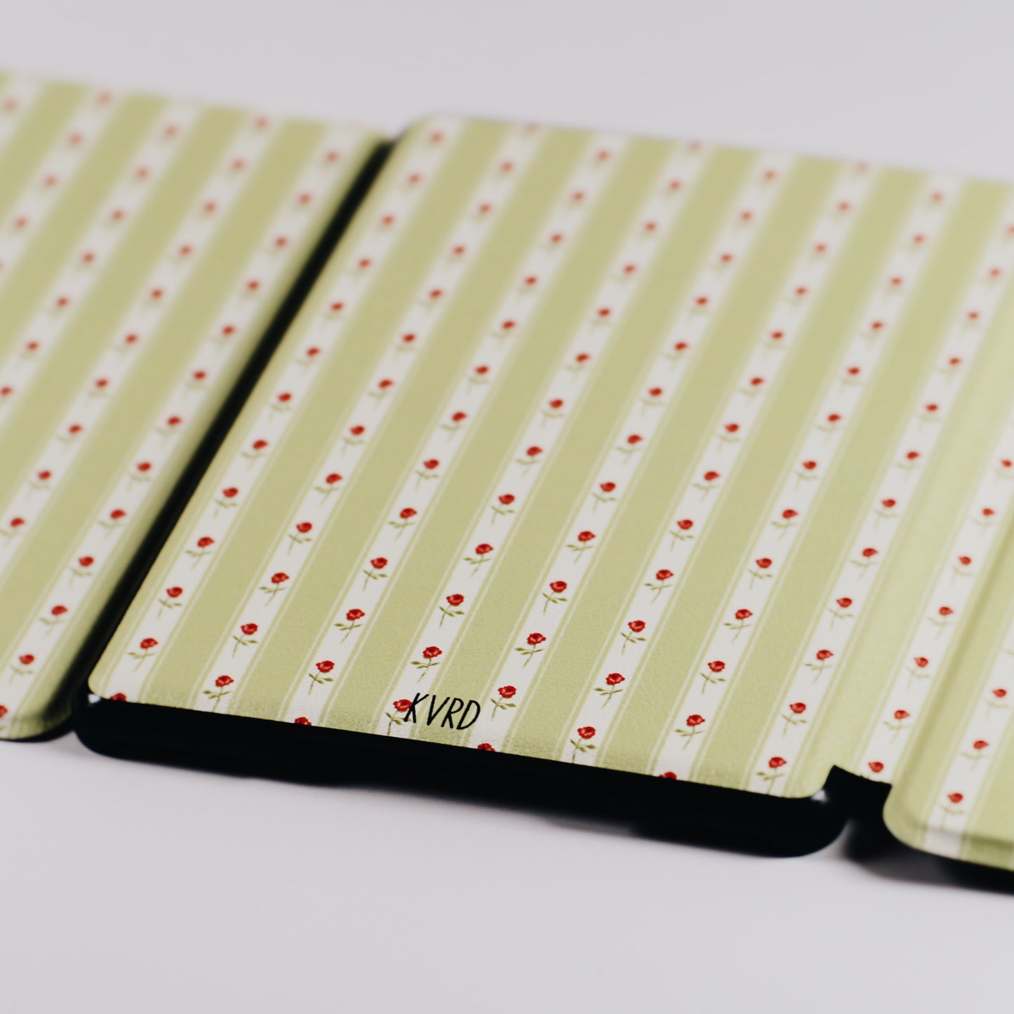grandma’s wallpaper • Kindle case
